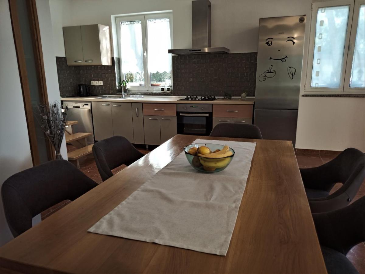 Apartman Emili Malinska Exterior foto