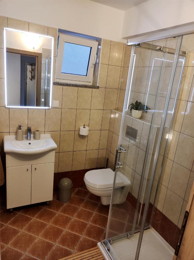 Apartman Emili Malinska Exterior foto