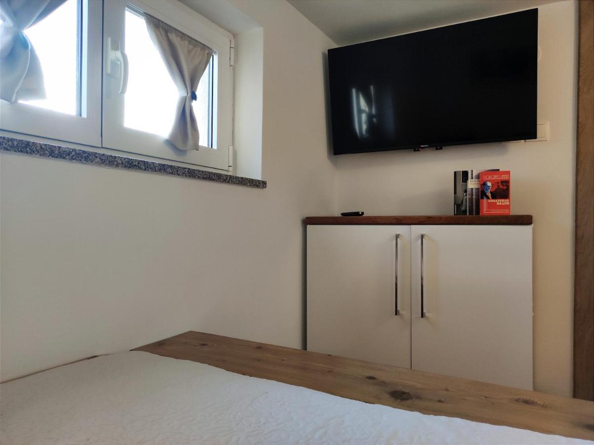 Apartman Emili Malinska Exterior foto